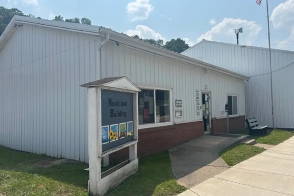 Building in New Straitsville.